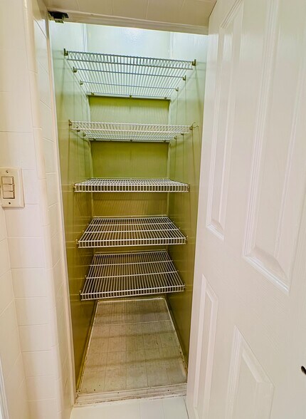 Building Photo - 2620 Graham Ave