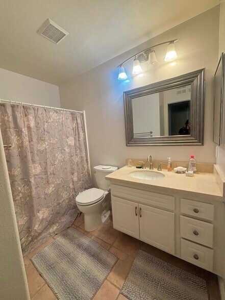 Building Photo - 2755 Dietrich Dr