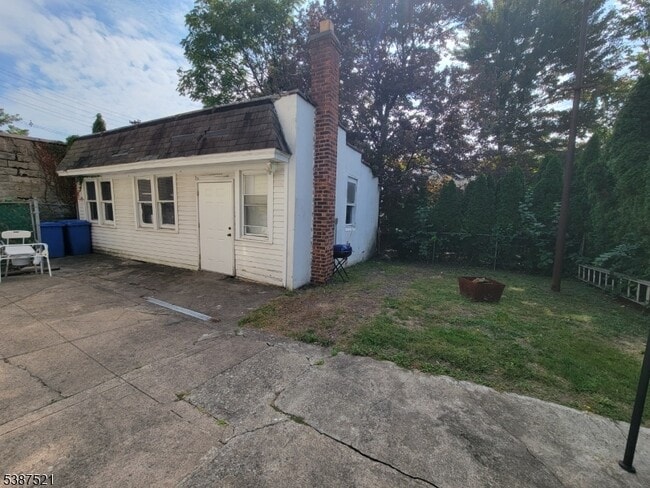 Building Photo - 5 Madison Ave