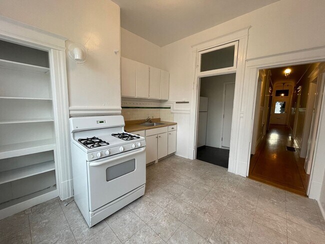 Building Photo - 1934 MAS