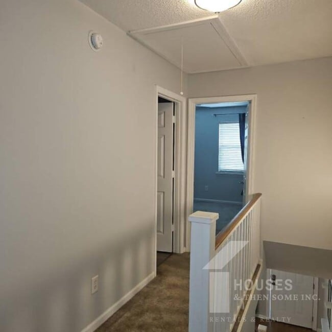 Building Photo - 553 Memorial Dr Ext