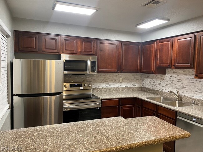 Building Photo - 5332 River Glen Dr