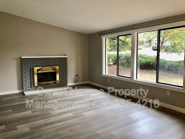 Building Photo - 11235 80th Ave NE