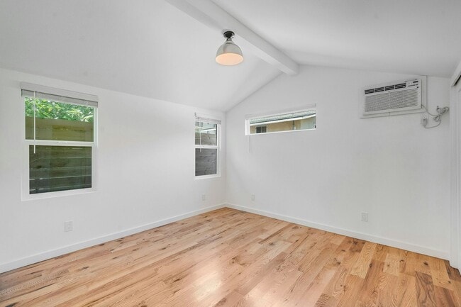 Building Photo - 2320 1/2 Alta Street