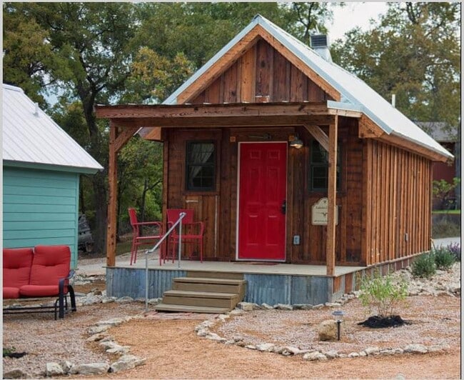 Building Photo - 607 Live Oak St