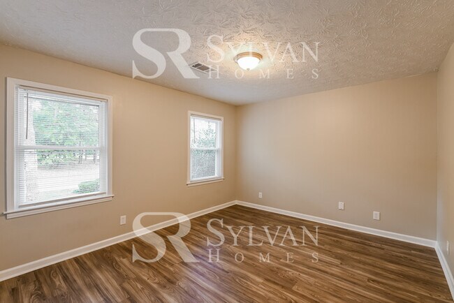 Building Photo - Fall in love with this beautiful 3 bedroom, 2.5 bathroom home