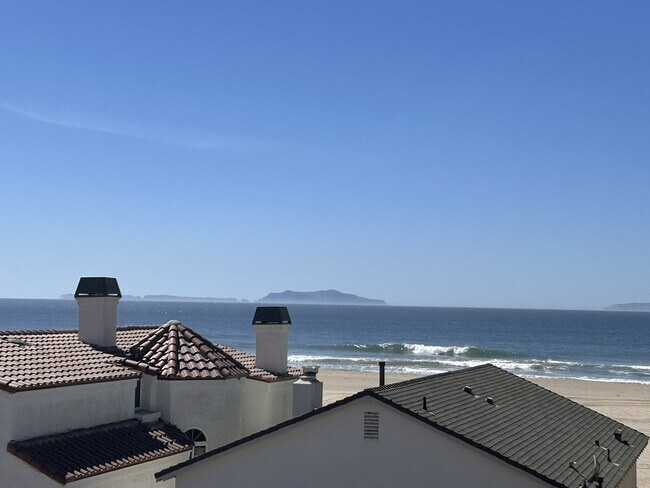 Building Photo - 3740 Ocean Dr