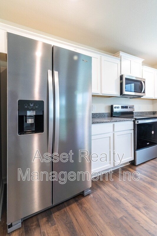 Building Photo - 2076 Southwood Cir