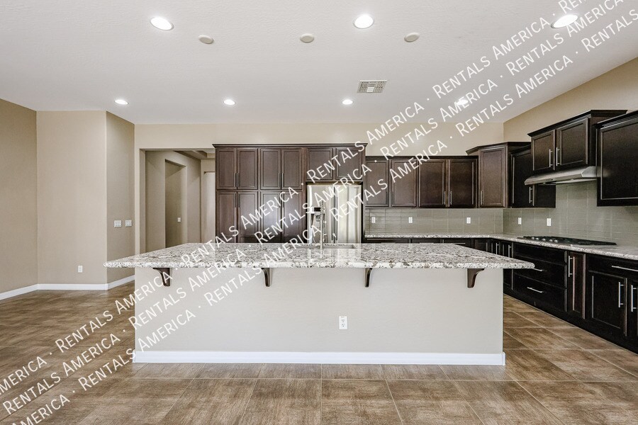 Building Photo - 3325 E Coconino Dr