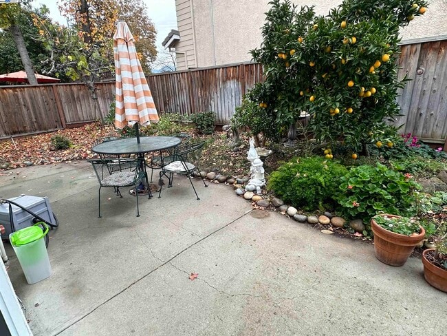 Building Photo - 1448 Dumaine St