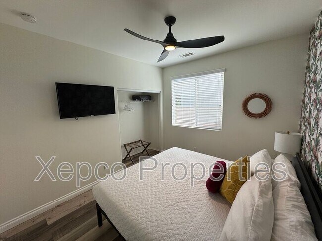 Building Photo - 80746 Diamondback Trail