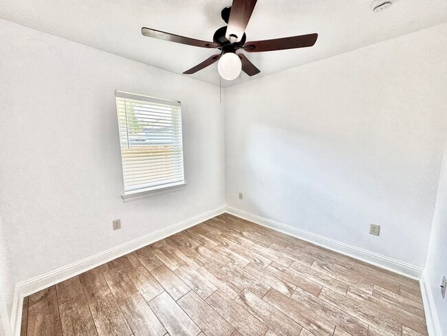 Building Photo - Updated 3 Bedroom Home in Denham Springs