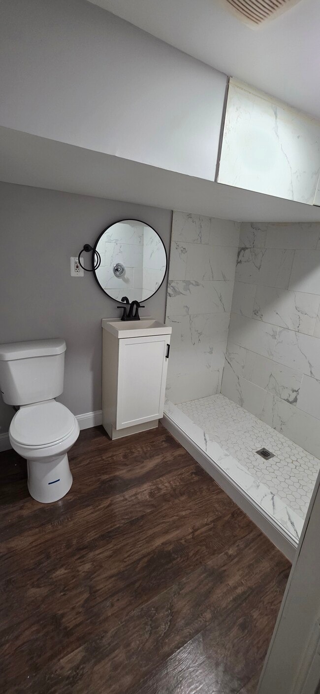 Building Photo - 2329 Windsor Ave