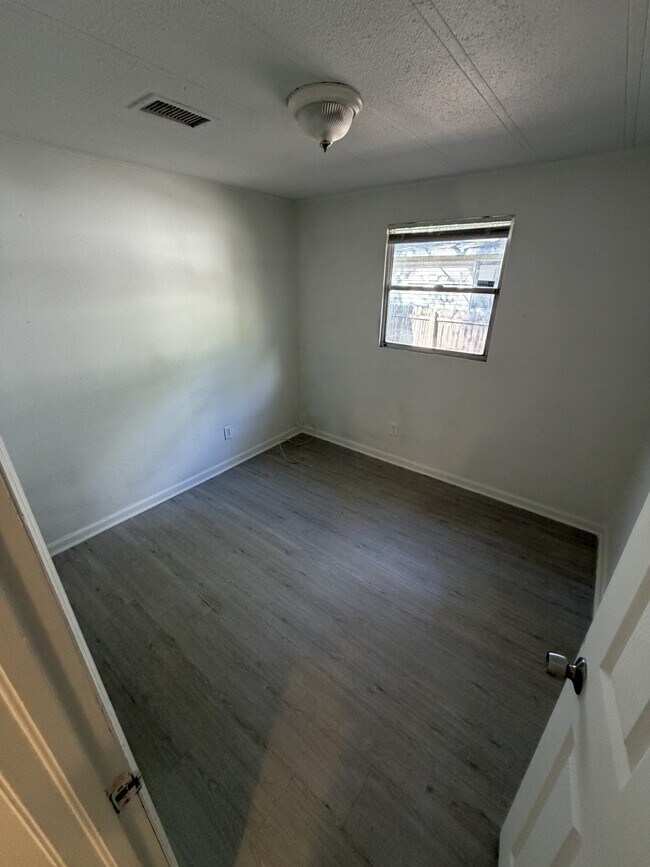 Building Photo - 1834 44th St S