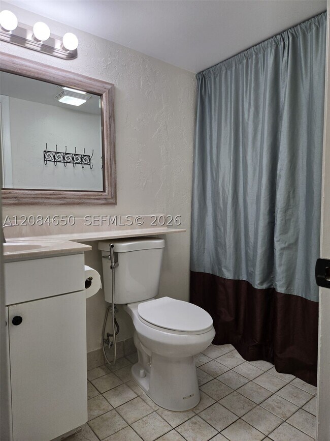 Building Photo - 14321 N Kendall Dr