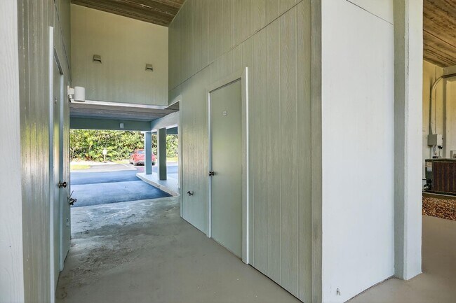 Building Photo - 2355 NE Ocean Blvd