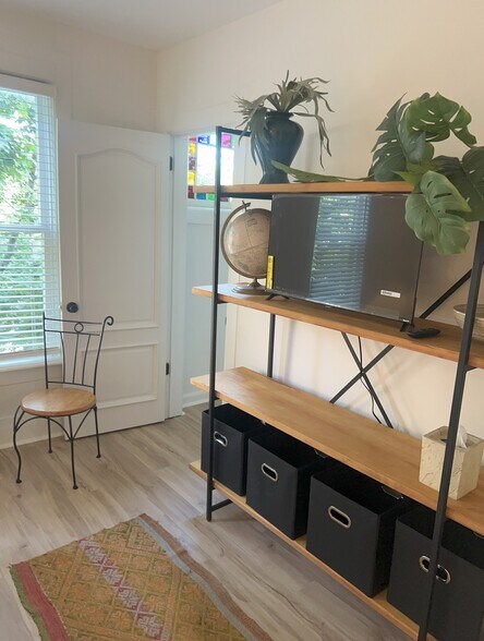 Bedroom - 1819 N Hubbard St