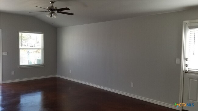 Building Photo - 318 Lowes Blvd
