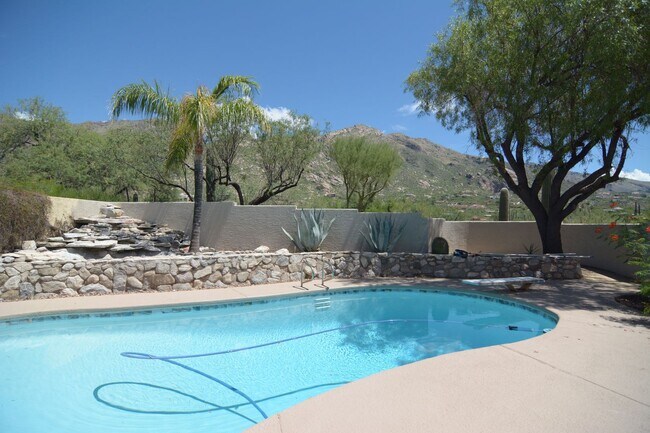 Building Photo - Well Maintained 3 Bedroom 2 Bath Home! Located in a Desirable North Tucson Location! Short Term R...