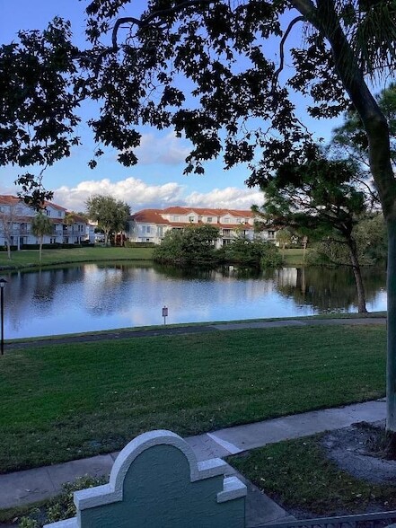 Building Photo - 1215 Crystal Way