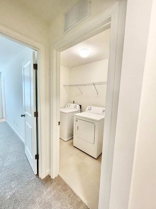 Building Photo - Beautiful & Spacious 3Bed Paired Home minutes from I-85