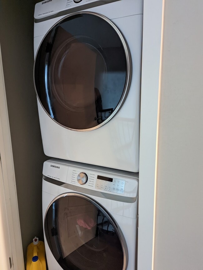 Building Photo - 1621 West 67th Cir