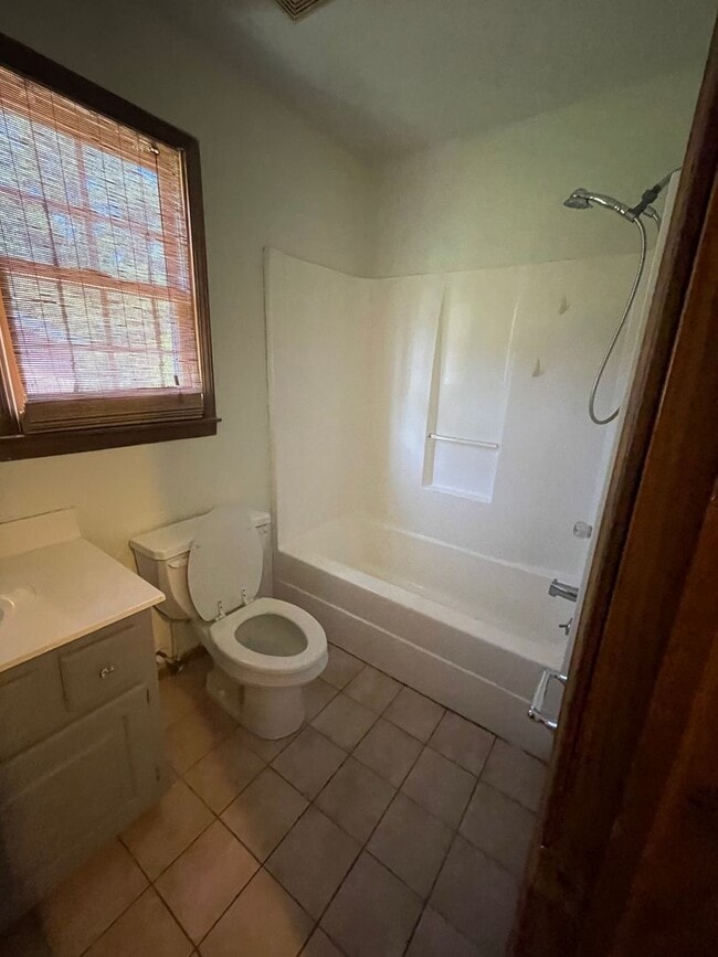 Building Photo - 3 Bedroom 2.5 Bath Townhome Located in Fou...