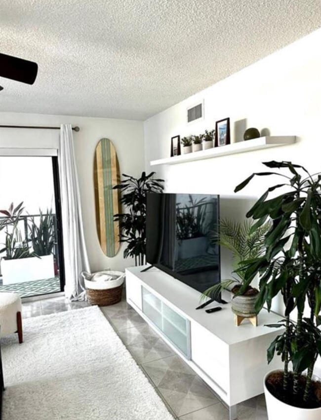 Building Photo - 1975 SE 3rd St