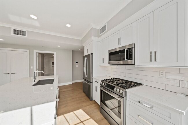 Building Photo - 353 Summer St