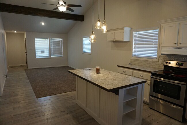 Building Photo - 2114 24th St