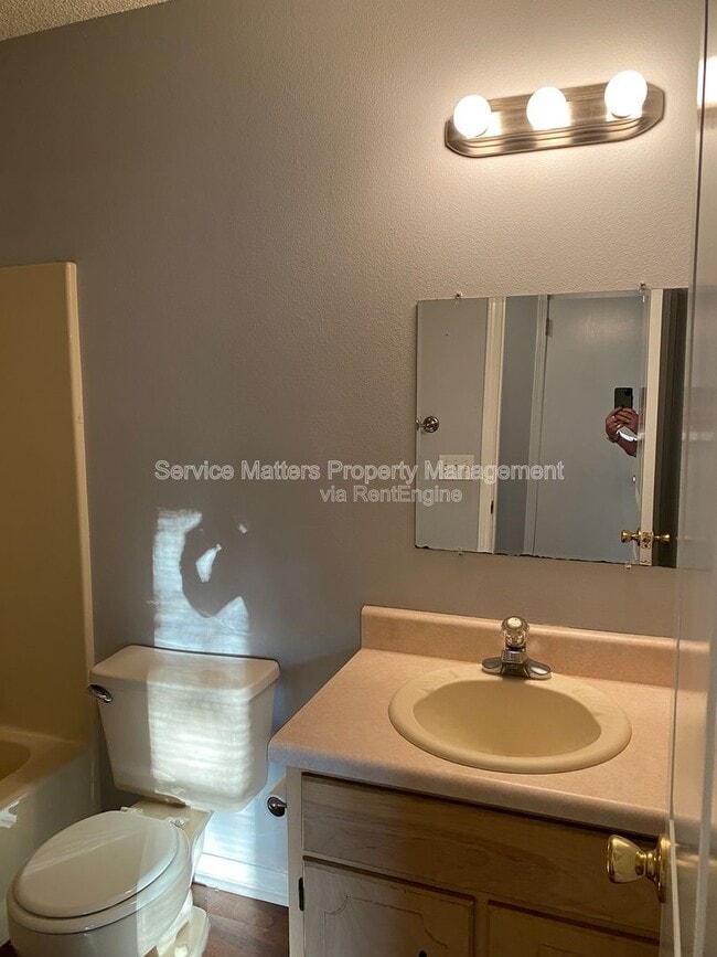 Building Photo - 5746 Rolling Hills Dr