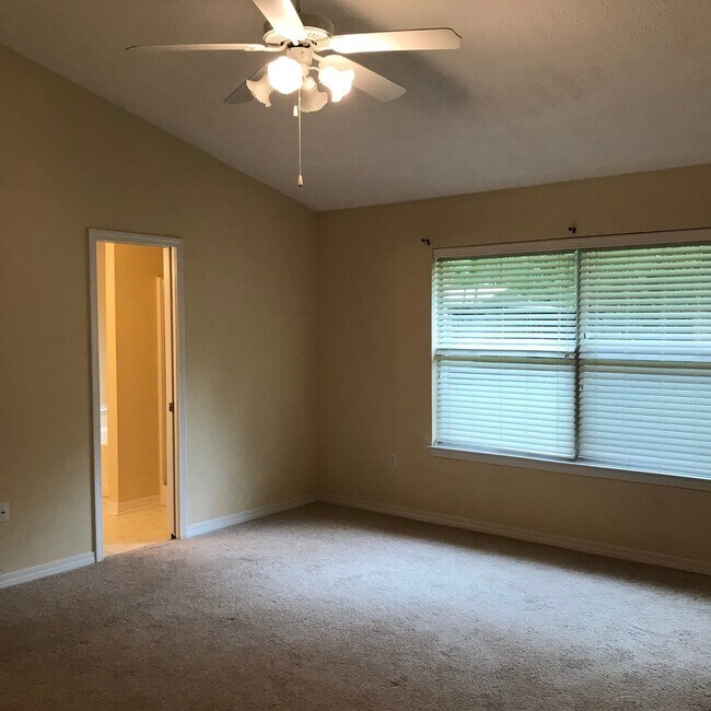 Building Photo - Great Bluewater Bay Location!