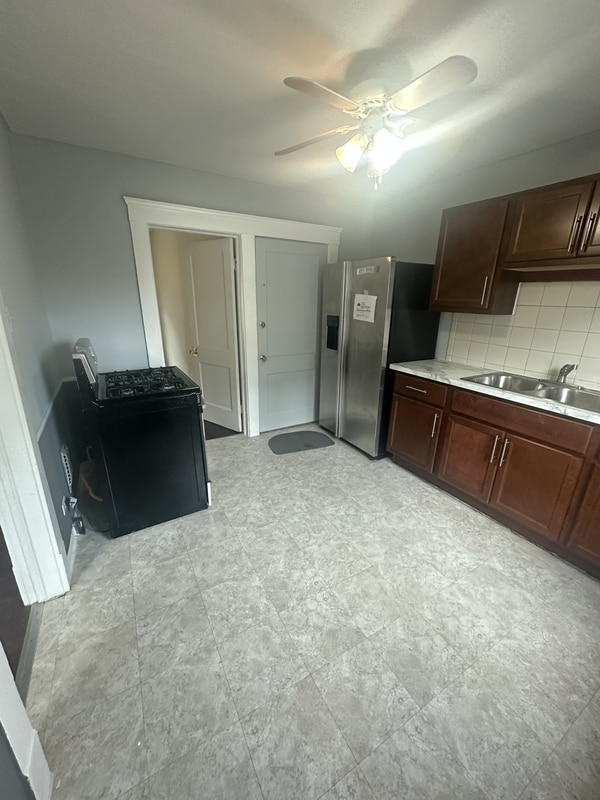 Building Photo - 2406 Searsdale Ave