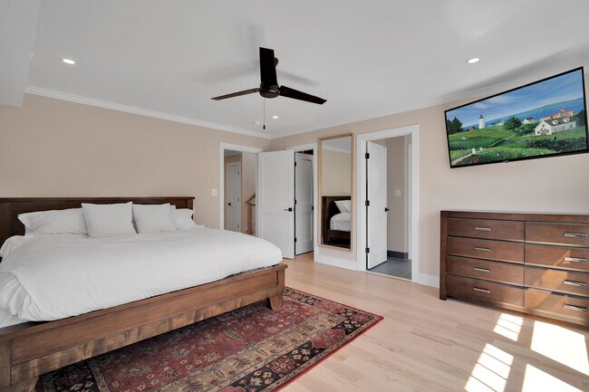 Building Photo - 6427 83rd Pl