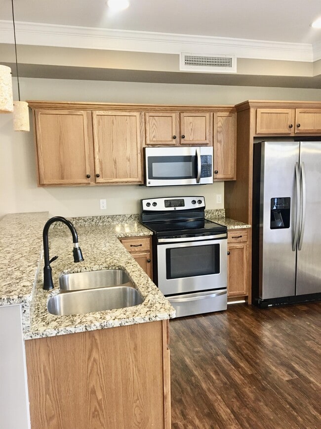 Building Photo - 215 Capstone Dr