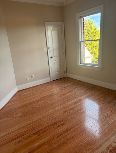 Building Photo - 237 Rosehaven Dr