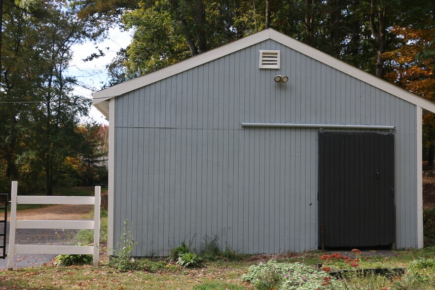 Building Photo - 37 Leuba Rd