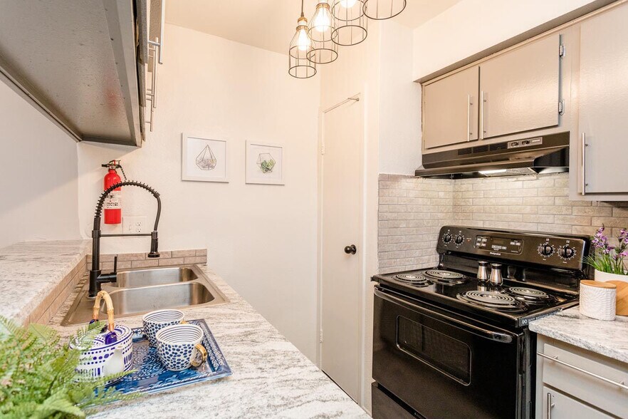 Ridge Point 2700 Westridge Dr Houston TX 77054 Apartment Finder