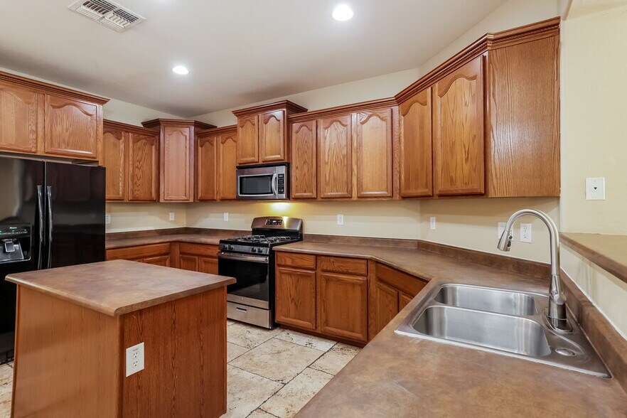 Building Photo - 7117 W Sophie Ln