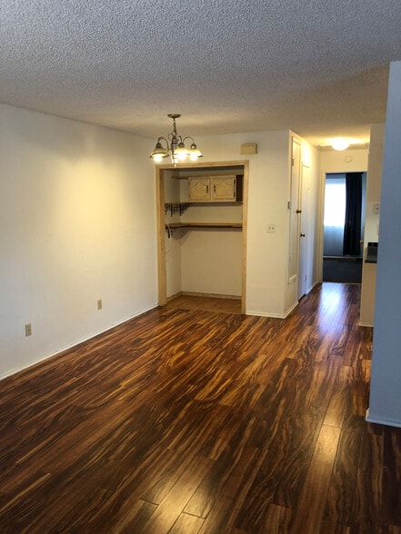 Building Photo - 1006 W Calle del Sol