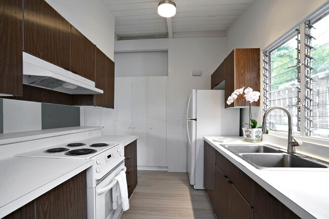 Building Photo - 735 Kapulena Loop