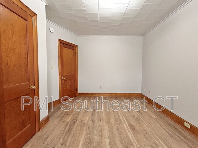 Building Photo - 91 Willowbrook St