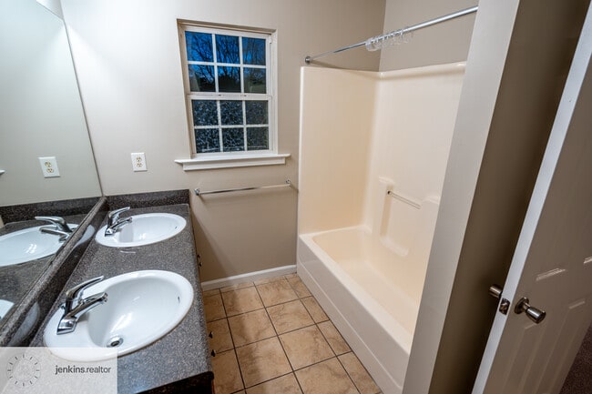 Building Photo - 1188 Ira St SW