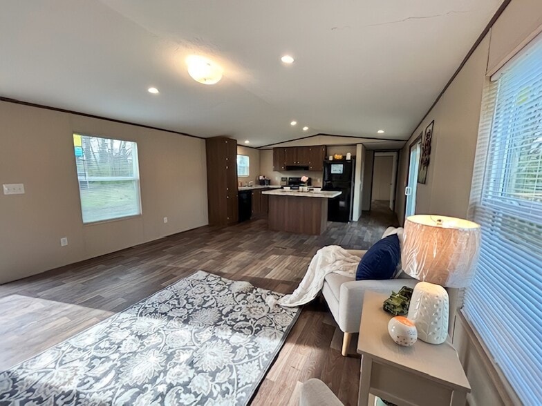 Building Photo - 15 Deerwood Park