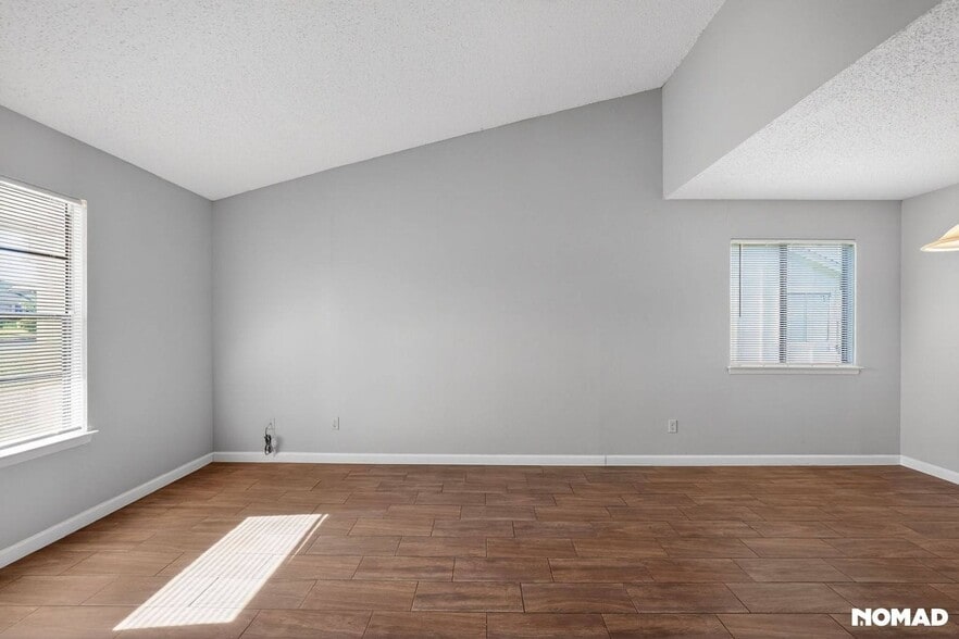 Building Photo - 1600 W Braker Ln