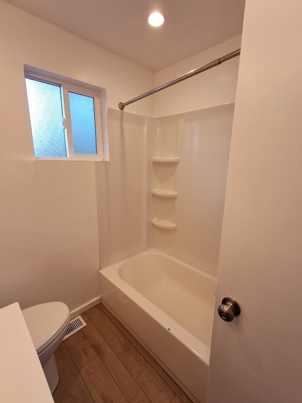 Building Photo - 3911 NE Rova Rd