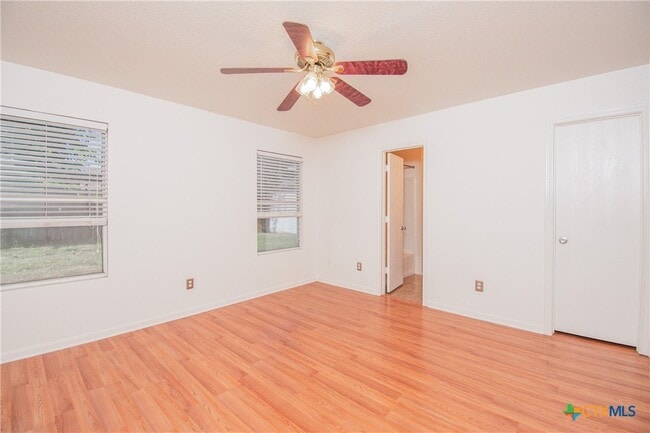 Building Photo - 2907 Lantana Dr