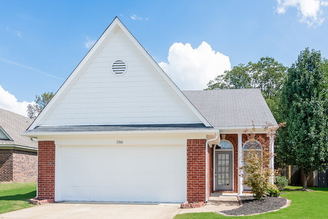 Building Photo - 7366 Pecan Meadow Dr E