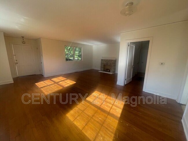 Building Photo - 105 Nut Grove Dr