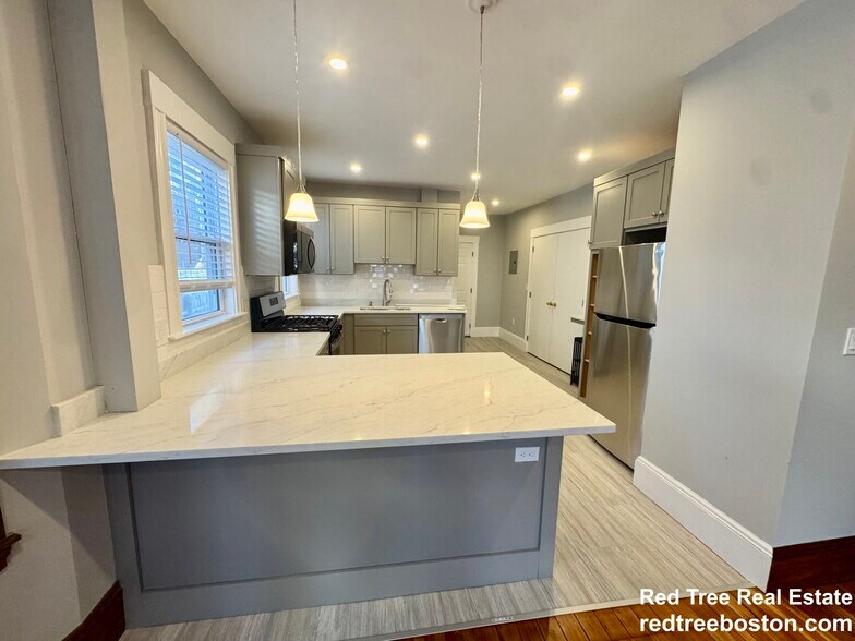 Building Photo - 69 Turner St